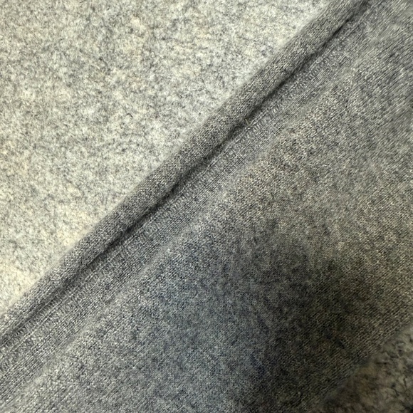 Vince Grey 100% Cashmere Sweater Women’s Long Sleeve Pullover Size Medium - Picture 10 of 11